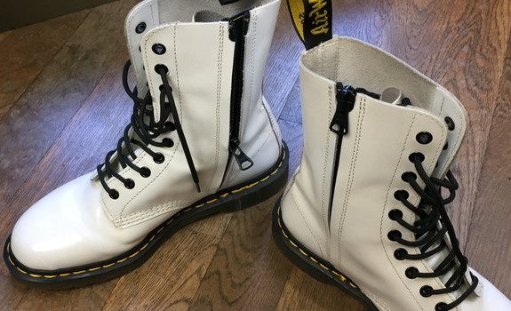 Dr マーチン トリッカーズ 靴とbagの本格修理アトリエ神戸住吉山の手緋色舘